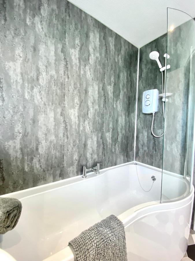 Stylish Central 2 Bedroom Apartment - Free Parking, Free Wifi Islas Orcadas Exterior foto