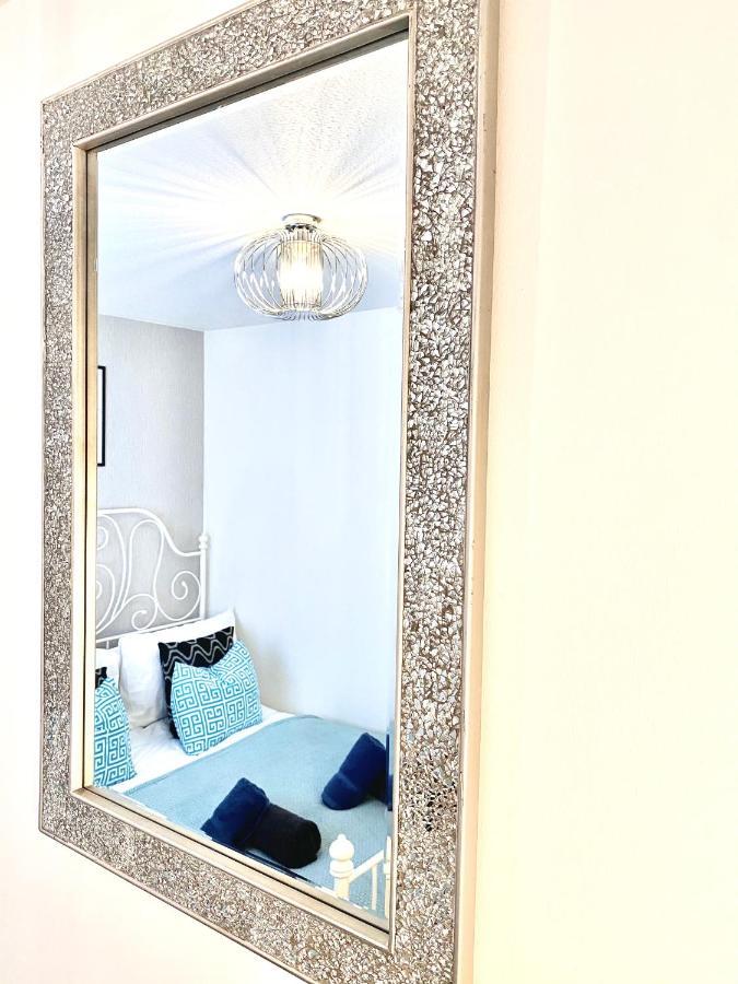 Stylish Central 2 Bedroom Apartment - Free Parking, Free Wifi Islas Orcadas Exterior foto